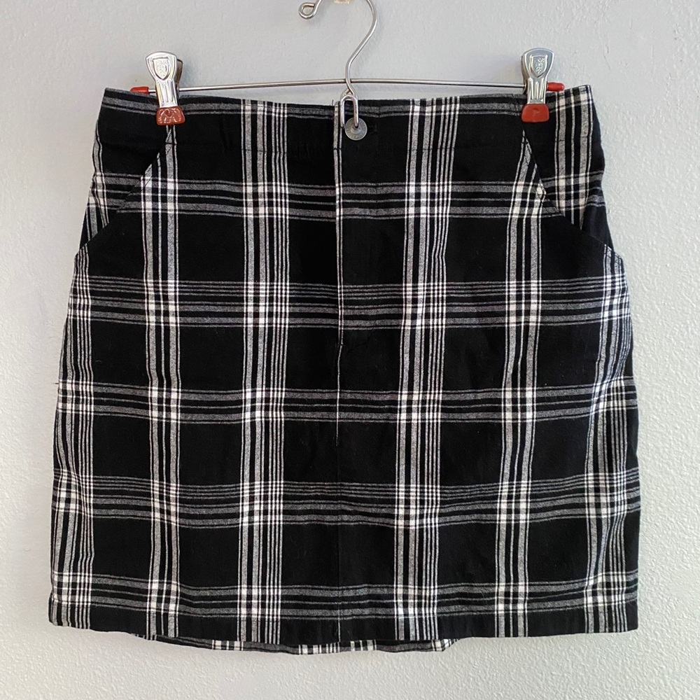 Black and white plaid skirt